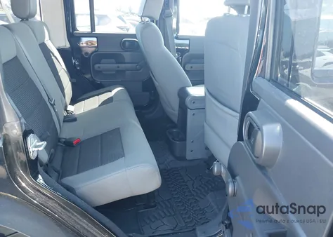 2010 Jeep Wrangler Unlimited Sport z USA, uszkodzony, nr VIN 1J4BB3H18AL113609